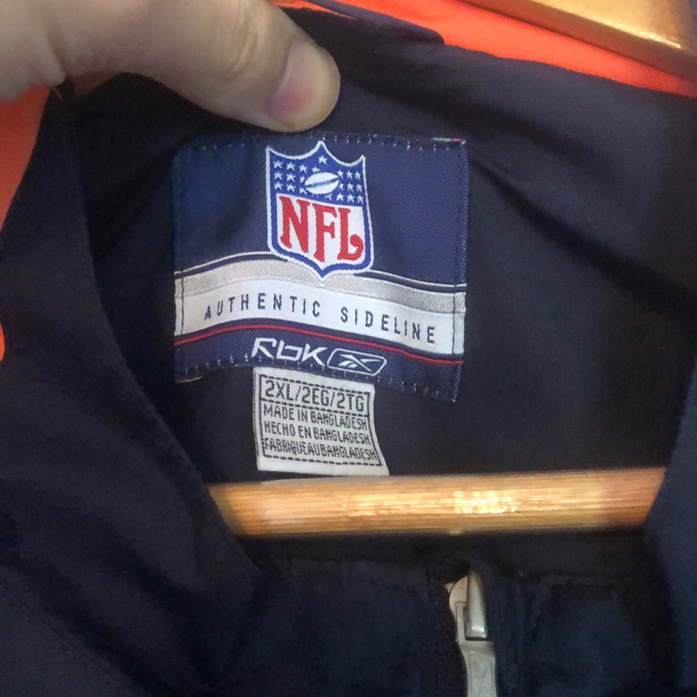 Chicago Bears Reebok Windbreaker Jacket - Picture 3 of 4